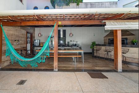 Casa à venda com 516m², 4 quartos e 4 vagas Casa à venda com 516m², 4 quartos e 4 vagasVaranda gourmet