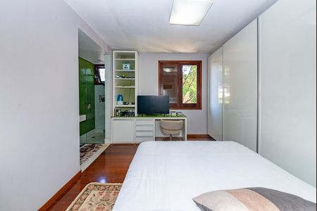 Casa à venda com 516m², 4 quartos e 4 vagas Casa à venda com 516m², 4 quartos e 4 vagasSuíte 3