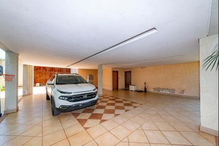 Casa à venda com 516m², 4 quartos e 4 vagas Casa à venda com 516m², 4 quartos e 4 vagasGaragem