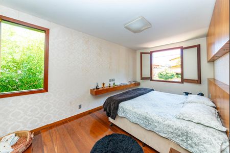 Casa à venda com 516m², 4 quartos e 4 vagas Casa à venda com 516m², 4 quartos e 4 vagasSuíte 1