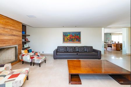 Casa à venda com 516m², 4 quartos e 4 vagas Casa à venda com 516m², 4 quartos e 4 vagasSala 3