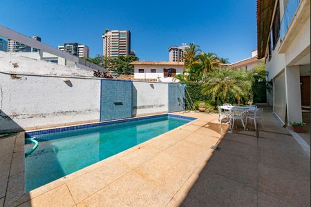 Casa à venda com 516m², 4 quartos e 4 vagas Casa à venda com 516m², 4 quartos e 4 vagasPiscina