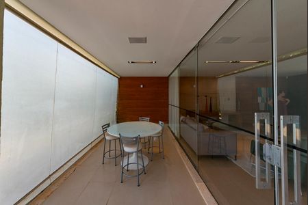 Casa à venda com 516m², 4 quartos e 4 vagas Casa à venda com 516m², 4 quartos e 4 vagasVaranda