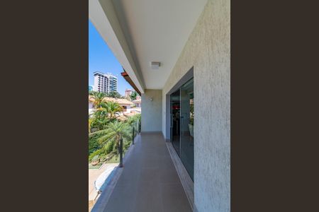 Casa à venda com 516m², 4 quartos e 4 vagas Casa à venda com 516m², 4 quartos e 4 vagasVaranda 2