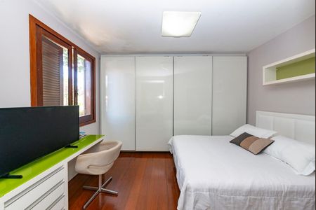 Casa à venda com 516m², 4 quartos e 4 vagas Casa à venda com 516m², 4 quartos e 4 vagasSuíte 3