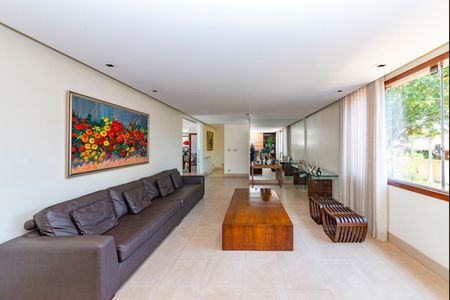 Casa à venda com 516m², 4 quartos e 4 vagas Casa à venda com 516m², 4 quartos e 4 vagasSala 3