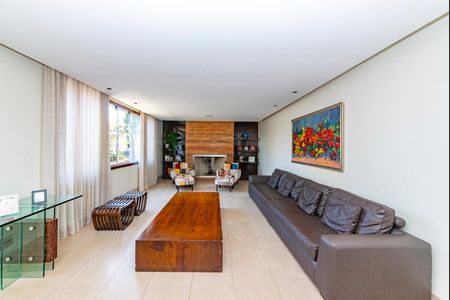 Casa à venda com 516m², 4 quartos e 4 vagas Casa à venda com 516m², 4 quartos e 4 vagasSala 3