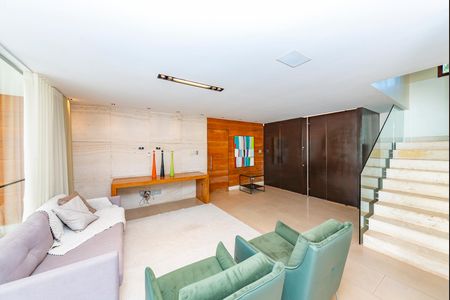 Casa à venda com 516m², 4 quartos e 4 vagas Casa à venda com 516m², 4 quartos e 4 vagasSala 1