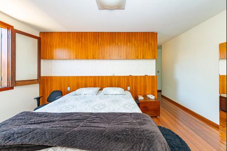 Casa à venda com 516m², 4 quartos e 4 vagas Casa à venda com 516m², 4 quartos e 4 vagasSuíte 1