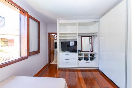 Casa à venda com 516m², 4 quartos e 4 vagas Casa à venda com 516m², 4 quartos e 4 vagasSuíte 4