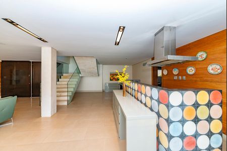 Casa à venda com 516m², 4 quartos e 4 vagas Casa à venda com 516m², 4 quartos e 4 vagasSala 1