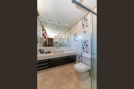 Casa à venda com 516m², 4 quartos e 4 vagas Casa à venda com 516m², 4 quartos e 4 vagasBanheiro da Suíte 4