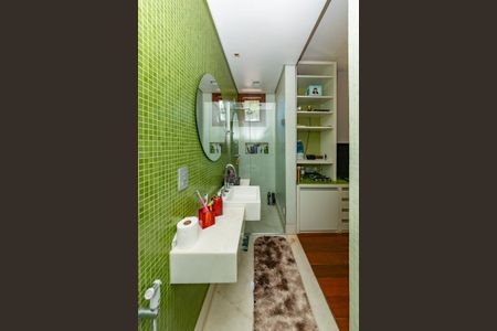 Casa à venda com 516m², 4 quartos e 4 vagas Casa à venda com 516m², 4 quartos e 4 vagasBanheiro da Suíte 3