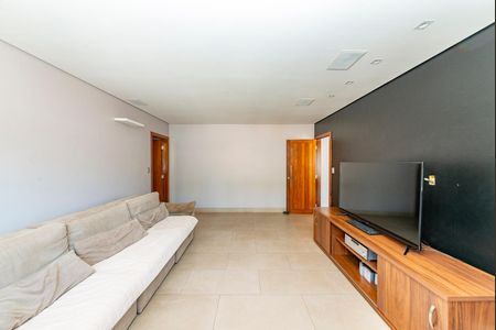 Casa à venda com 516m², 4 quartos e 4 vagas Casa à venda com 516m², 4 quartos e 4 vagasSala 5