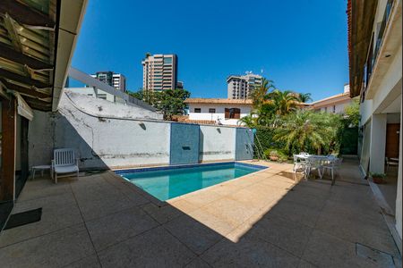 Casa à venda com 516m², 4 quartos e 4 vagas Casa à venda com 516m², 4 quartos e 4 vagasPiscina