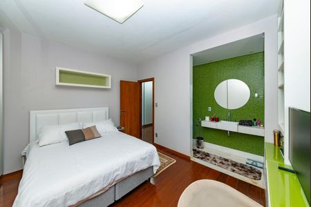 Casa à venda com 516m², 4 quartos e 4 vagas Casa à venda com 516m², 4 quartos e 4 vagasSuíte 3