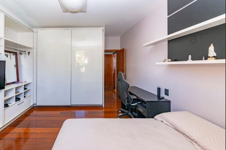 Casa à venda com 516m², 4 quartos e 4 vagas Casa à venda com 516m², 4 quartos e 4 vagasSuíte 4