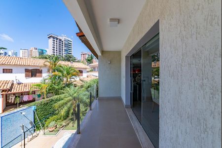 Casa à venda com 516m², 4 quartos e 4 vagas Casa à venda com 516m², 4 quartos e 4 vagasVaranda 2