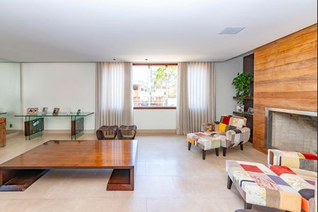 Casa à venda com 516m², 4 quartos e 4 vagas Casa à venda com 516m², 4 quartos e 4 vagasSala 3