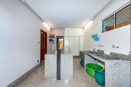 Casa à venda com 516m², 4 quartos e 4 vagas Casa à venda com 516m², 4 quartos e 4 vagasÁrea de Serviço