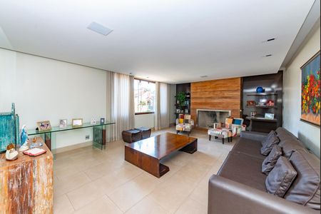 Casa à venda com 516m², 4 quartos e 4 vagas Casa à venda com 516m², 4 quartos e 4 vagasSala 3