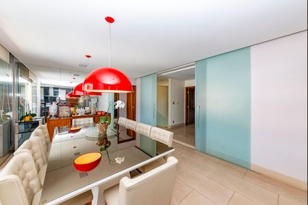 Casa à venda com 516m², 4 quartos e 4 vagas Casa à venda com 516m², 4 quartos e 4 vagasSala 4