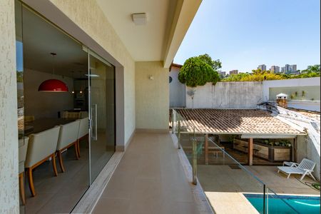 Casa à venda com 516m², 4 quartos e 4 vagas Casa à venda com 516m², 4 quartos e 4 vagasVaranda 2