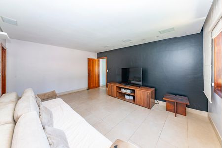 Casa à venda com 516m², 4 quartos e 4 vagas Casa à venda com 516m², 4 quartos e 4 vagasSala 5