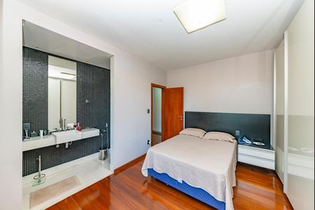 Casa à venda com 516m², 4 quartos e 4 vagas Casa à venda com 516m², 4 quartos e 4 vagasSuíte 2