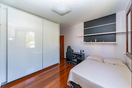 Casa à venda com 516m², 4 quartos e 4 vagas Casa à venda com 516m², 4 quartos e 4 vagasSuíte 4