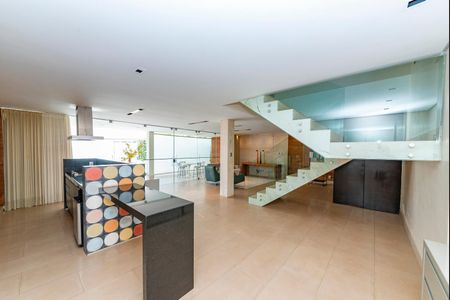 Casa à venda com 516m², 4 quartos e 4 vagas Casa à venda com 516m², 4 quartos e 4 vagasSala 1