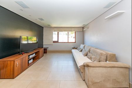 Casa à venda com 516m², 4 quartos e 4 vagas Casa à venda com 516m², 4 quartos e 4 vagasSala 5