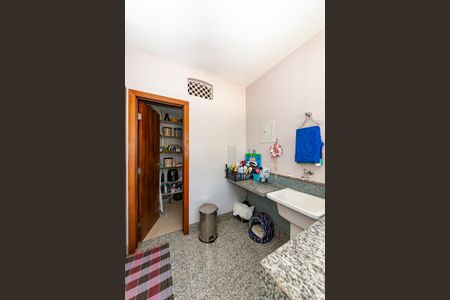 Casa à venda com 516m², 4 quartos e 4 vagas Casa à venda com 516m², 4 quartos e 4 vagasÁrea de Serviço