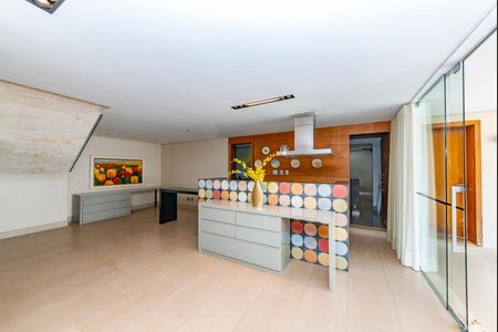 Casa à venda com 516m², 4 quartos e 4 vagas Casa à venda com 516m², 4 quartos e 4 vagasSala 1