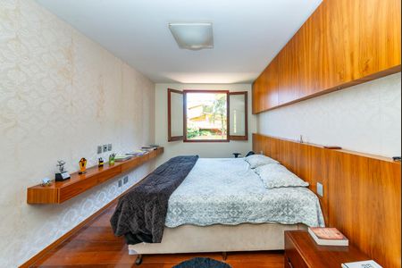 Casa à venda com 516m², 4 quartos e 4 vagas Casa à venda com 516m², 4 quartos e 4 vagasSuíte 1