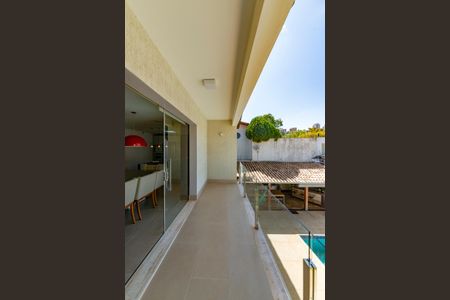 Casa à venda com 516m², 4 quartos e 4 vagas Casa à venda com 516m², 4 quartos e 4 vagasVaranda 2