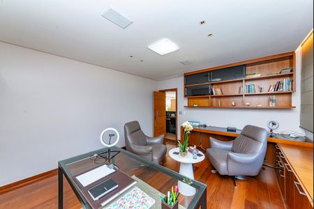 Casa à venda com 516m², 4 quartos e 4 vagas Casa à venda com 516m², 4 quartos e 4 vagasSala 2