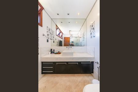 Casa à venda com 516m², 4 quartos e 4 vagas Casa à venda com 516m², 4 quartos e 4 vagasBanheiro da Suíte 4