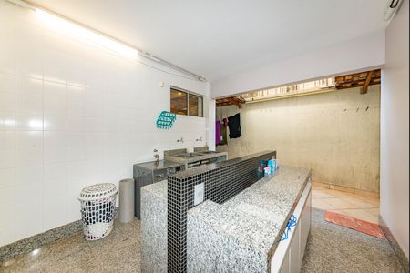 Casa à venda com 516m², 4 quartos e 4 vagas Casa à venda com 516m², 4 quartos e 4 vagasÁrea de Serviço