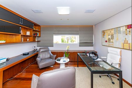 Casa à venda com 516m², 4 quartos e 4 vagas Casa à venda com 516m², 4 quartos e 4 vagasSala 2