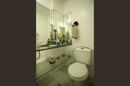 Apartamento à venda com 86m², 2 quartos e 1 vaga Apartamento à venda com 86m², 2 quartos e 1 vagaBanheiro da Suíte 1