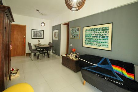 Apartamento à venda com 86m², 2 quartos e 1 vaga Apartamento à venda com 86m², 2 quartos e 1 vagaSala