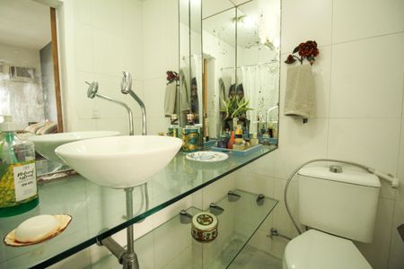 Apartamento à venda com 86m², 2 quartos e 1 vaga Apartamento à venda com 86m², 2 quartos e 1 vagaBanheiro Social