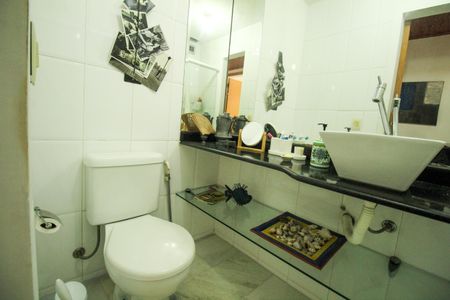 Apartamento à venda com 86m², 2 quartos e 1 vaga Apartamento à venda com 86m², 2 quartos e 1 vagaBanheiro Social