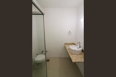 Casa à venda com 347m², 4 quartos e 6 vagas Casa à venda com 347m², 4 quartos e 6 vagasBanheiro Social