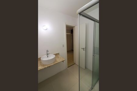 Casa à venda com 347m², 4 quartos e 6 vagas Casa à venda com 347m², 4 quartos e 6 vagasBanheiro Social