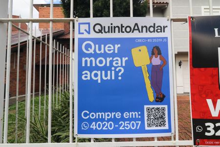 Casa à venda com 347m², 4 quartos e 6 vagas Casa à venda com 347m², 4 quartos e 6 vagasPlaquinha