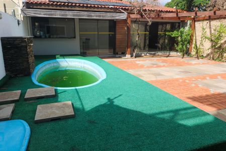 Casa à venda com 347m², 4 quartos e 6 vagas Casa à venda com 347m², 4 quartos e 6 vagasPiscina