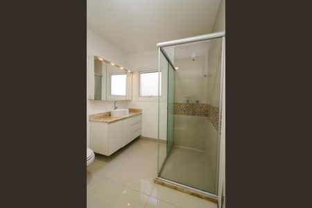 Casa à venda com 347m², 4 quartos e 6 vagas Casa à venda com 347m², 4 quartos e 6 vagasBanheiro da Suíte