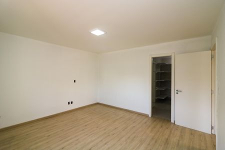 Casa à venda com 347m², 4 quartos e 6 vagas Casa à venda com 347m², 4 quartos e 6 vagasQuarto Suíte